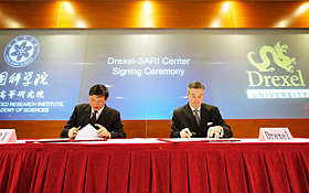 Dr. Jiang Mianheng and John A. Fry sign the agreement between SARI and Drexel.